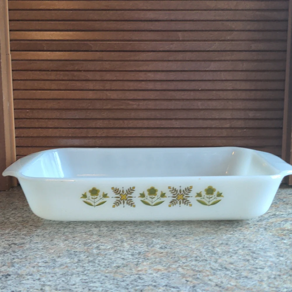 Vintage Anchor Hocking Fire King Meadow Green 1.5 Quart Baking Dish